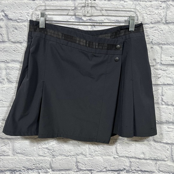 Oakley Dresses & Skirts - Oakley Black Pleated Tennis Skirt SIze 6
